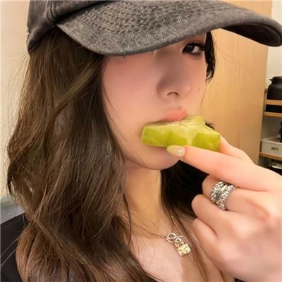 披肩圈套海报